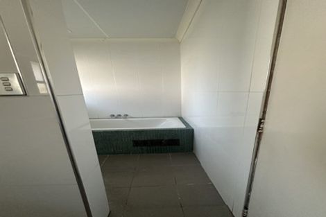 Photo of property in 4 Ridgemount Rise, Mangere Bridge, Auckland, 2022