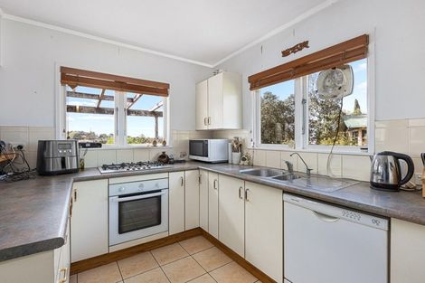 Photo of property in 7 Hilling Street, Titirangi, Auckland, 0604