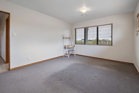 Photo of property in 33 Ruapehu Drive, Fitzherbert, Palmerston North, 4410