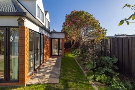 Photo of property in 2/57 Wairakei Road, Bryndwr, Christchurch, 8052