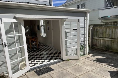 Photo of property in 15 Elizabeth Street, Mount Victoria, Wellington, 6011