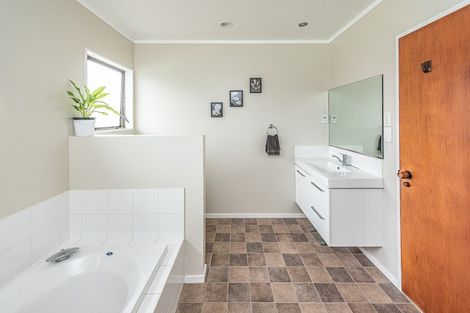 Photo of property in 20 Pukepapa Road, Marton, 4710