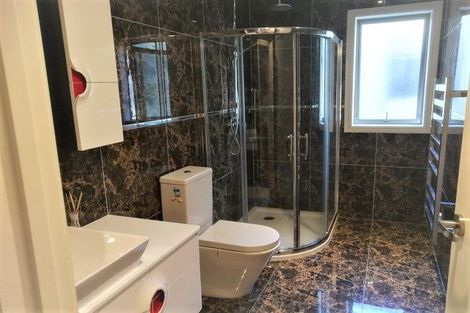 Photo of property in 27 Momona Road, Greenlane, Auckland, 1051