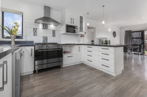 Photo of property in 14 Okarito Avenue, Levin, 5510