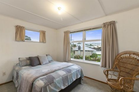 Photo of property in 2 Cara Crescent, Paparangi, Wellington, 6037