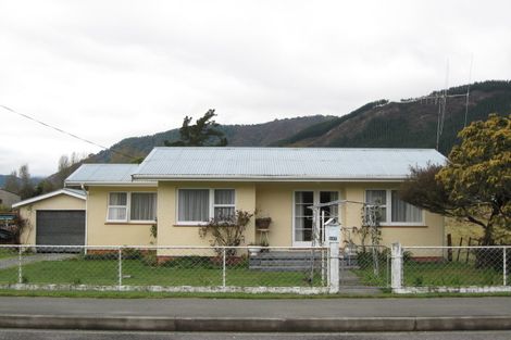 Photo of property in 147 Fairfax Street, Murchison, 7007