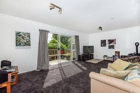 Photo of property in 2/22 North Avenue, Narrow Neck, Auckland, 0624