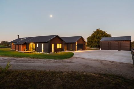 Photo of property in 2 Vickers Way, Acacia Bay, Taupo, 3385