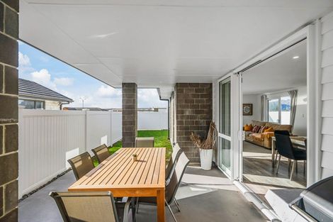 Photo of property in 18 Maturiki Drive, One Tree Point, 0118