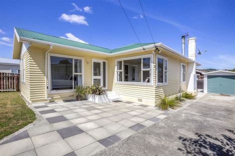 Photo of property in 8 Kapiti Crescent, Titahi Bay, Porirua, 5022