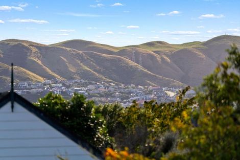 Photo of property in 42 Dominica Crescent, Grenada Village, Wellington, 6037