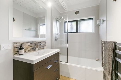 Photo of property in 49a Cockle Bay Road, Cockle Bay, Auckland, 2014