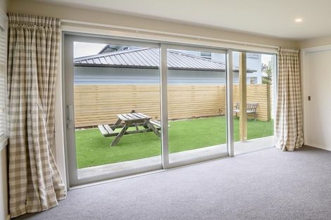 Photo of property in 50a Kahu Road, Paremata, Porirua, 5024