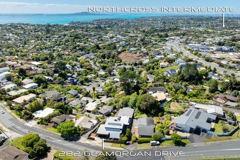 Photo of property in 282 Glamorgan Drive, Northcross, Auckland, 0630
