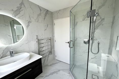 Photo of property in 2/19 Edwards Avenue, Henderson, Auckland, 0610