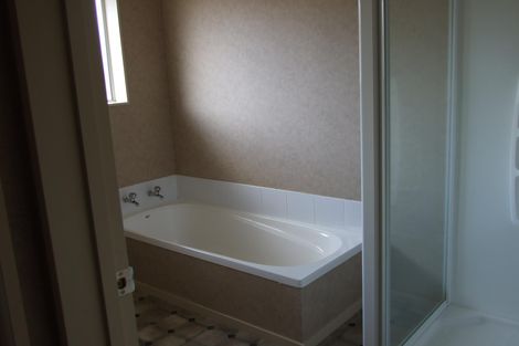 Photo of property in 5 Boston Parade, Kelvin Grove, Palmerston North, 4414