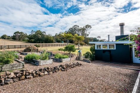 Photo of property in 68 Onetangi Road, Waiheke Island, 1971