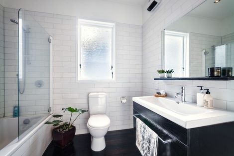 Photo of property in 40 Derwent Street, Island Bay, Wellington, 6023