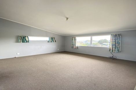 Photo of property in 11 Beswick Place, Birkdale, Auckland, 0626