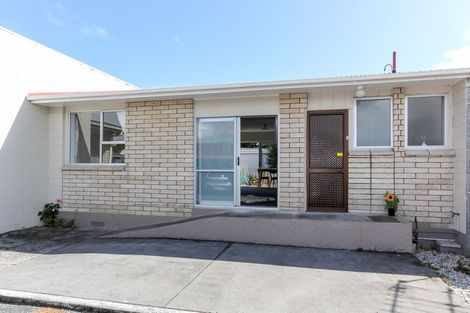 Photo of property in 2/14 Huatoki Street, Vogeltown, New Plymouth, 4310