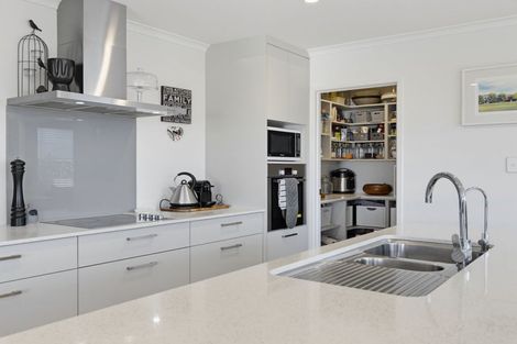 Photo of property in 5 Tavarnya Way, Patumahoe, Pukekohe, 2679