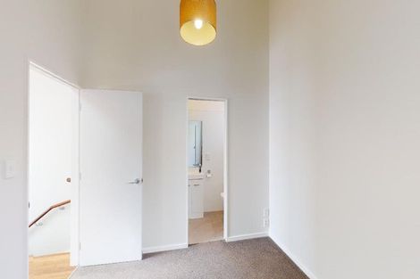 Photo of property in 352 Queens Drive, Lyall Bay, Wellington, 6022