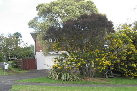 Photo of property in 2 Kingussie Place, Highland Park, Auckland, 2010