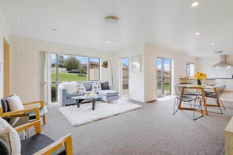Photo of property in 37 Westglen Place, Ranui, Auckland, 0612