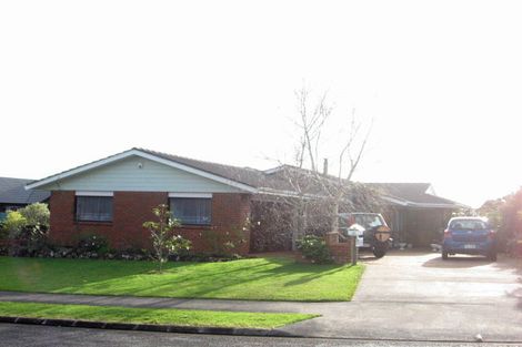 Photo of property in 30 Kuripaka Crescent, The Gardens, Auckland, 2105