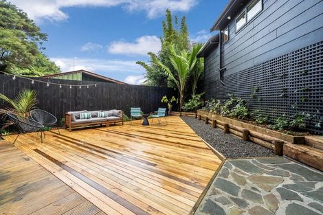 Photo of property in 2/33 Sapphire Place, Bayview, Auckland, 0629