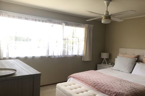 Photo of property in 21 Battle Place, Glenfield, Auckland, 0629