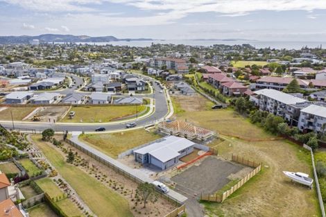 Photo of property in 51 Couldrey Crescent, Red Beach, 0932