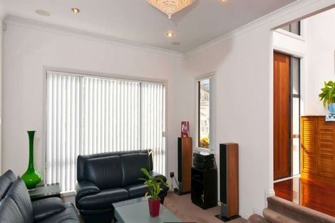 Photo of property in 16 Borneo Drive, Fairview Heights, Auckland, 0632