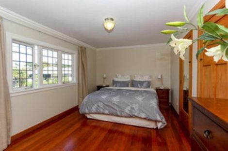 Photo of property in 28 Baring Terrace, Strandon, New Plymouth, 4312