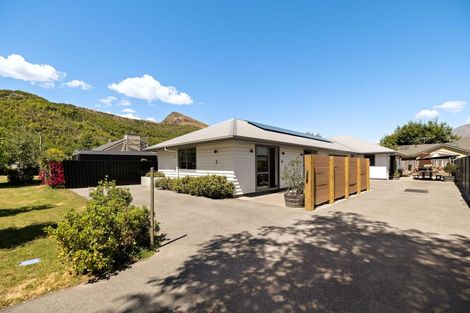 Photo of property in 2 Preston Drive, Arrowtown, 9302