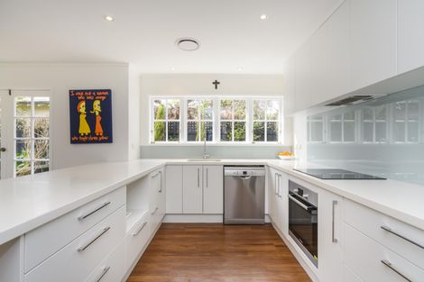 Photo of property in 92 Roy Street, Palmerston North, 4410