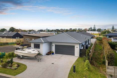 Photo of property in 48 Reel Road, Waihi Beach, 3611