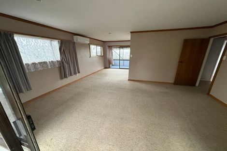 Photo of property in 2/521 Glenfield Road, Glenfield, Auckland, 0629