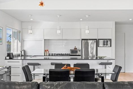 Photo of property in 9 Kamahi Place, One Tree Point, 0118