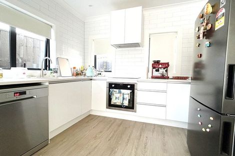 Photo of property in 38 Kervil Avenue, Te Atatu Peninsula, Auckland, 0610