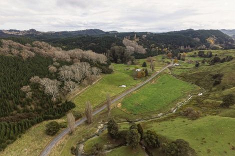 Photo of property in 921 Ongo Road, Hunterville, 4782
