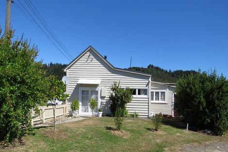 Photo of property in 2 Smith Street, Reefton, 7830