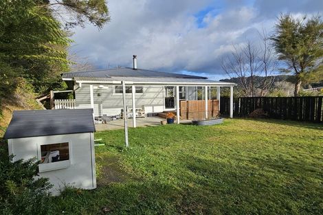 Photo of property in 11 Morrison Grove, Stokes Valley, Lower Hutt, 5019