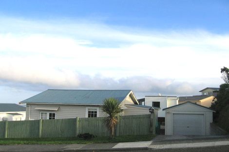 Photo of property in 2 Sunhaven Drive, Newlands, Wellington, 6037