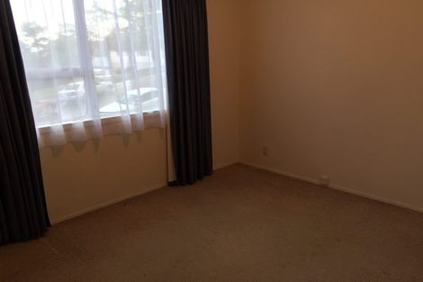 Photo of property in 1/3 Mcquoid Place, Glenfield, Auckland, 0629