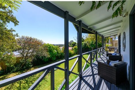 Photo of property in 3 Lindaver Grove, Merrilands, New Plymouth, 4312