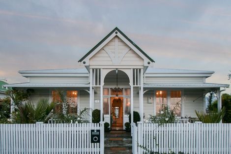 Photo of property in 1 Latham Street, Napier South, Napier, 4110