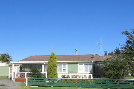 Photo of property in 4 Watchorn Place, Foxton Beach, Foxton, 4815