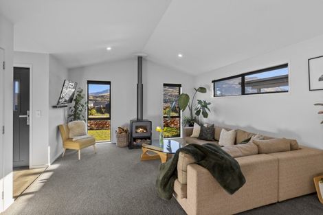 Photo of property in 37 Howden Drive, Jacks Point, 9371