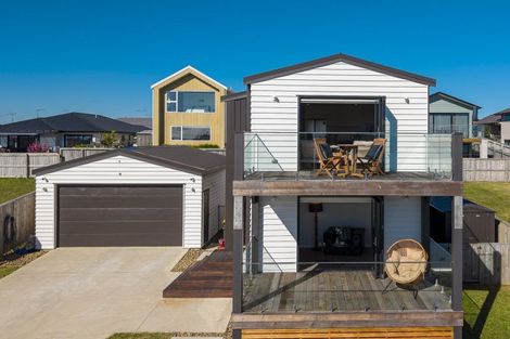 Photo of property in 42 Tahuna Minhinnick Drive, Glenbrook, Waiuku, 2681